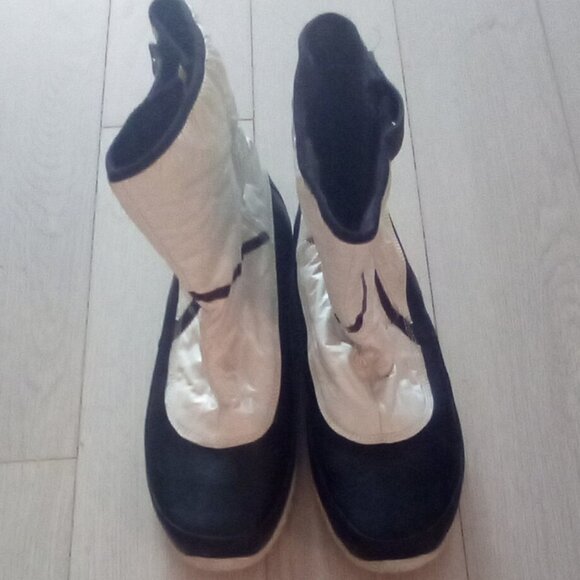 The North Face Women's Black And White Ankle  Booties Zip Up  Size Size 9.5 US - Picture 2 of 7